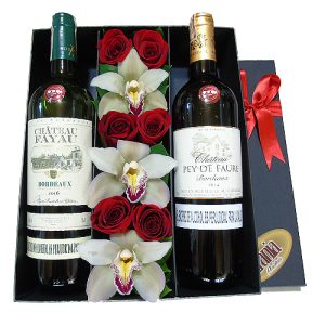 rosas y orquideas en caja con 2 vinos frances irania floristeria bogota