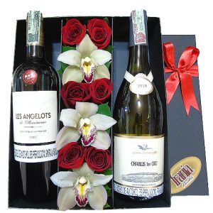 Rosas y Orquideas en caja con 2 vinos frances, irania floristeria bogota