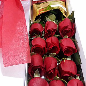 12 rosas en caja, irania floristeria bogota