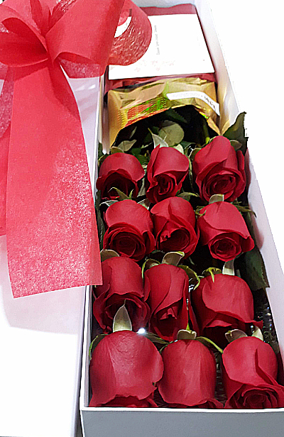 12 rosas en caja, irania floristeria bogota