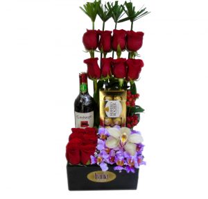 arreglo rosas con vino y chocolate irania floristeria bogota