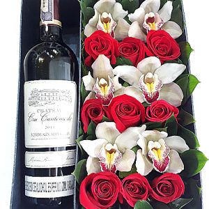 rosas y orquídeas en caja con vino, irania floristería
